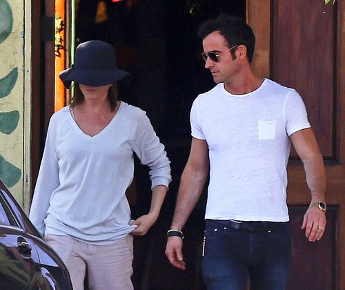 Jennifer Aniston and Justin Theroux Plan Autumn Wedding: Ruin Angelina Jolie’s Oscar Campaign?