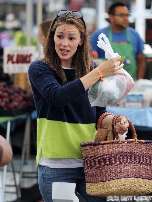 Jennifer Garner Pregnant Again – Spotted Sporting Visible Baby Bump (PHOTOS)