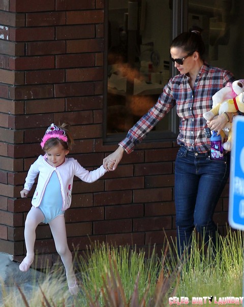 Ben Affleck Has Jennifer Garner Making Breast Feeding Excuses For Him