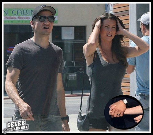 Jeremy Renner And Baby Mama Sonni Pacheco Married In Secret – See The Wedding Ring (PHOTO)