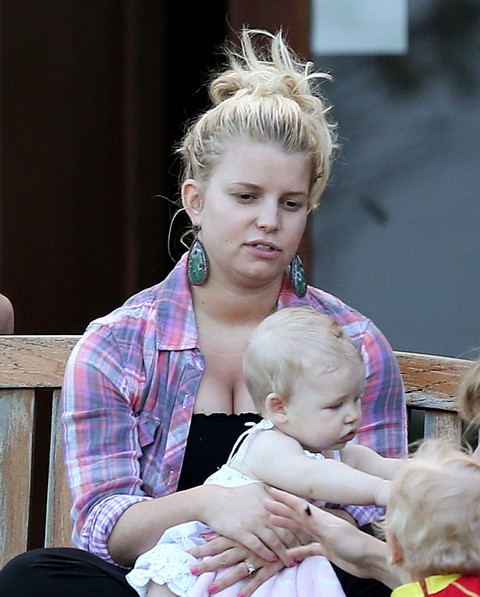 Jessica Simpson Vows To Stick To Weight Watchers Plan, Afraid To Balloon During Second Pregnancy (Photo)