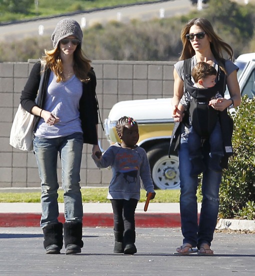 Jillian Michaels & Heidi Rhoades Take Their Kids To The Market (Photos)
