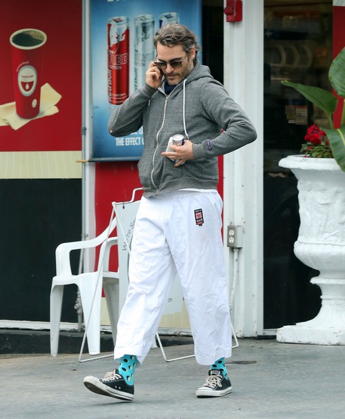 Joaquin Phoenix Lied About Being Engaged on David Letterman – He’s Actually Not Engaged!