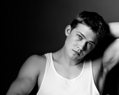 Who Is Joe Alwyn: Meet Taylor Swift’s New Boyfriend!
