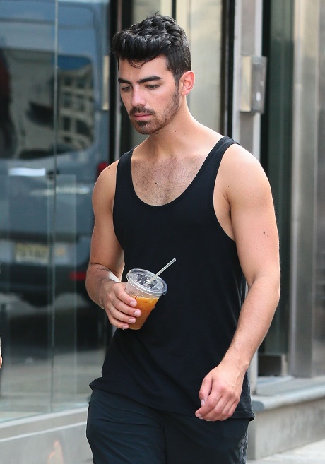 Joe Jonas Dating Gigi Hadid, Blanda Eggenschwiler’s Best Friend – Blanda Furious Her Ex’s Doing This To Her!