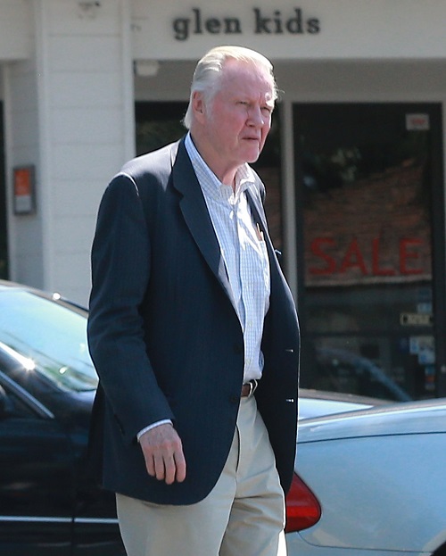 Angelina Jolie Snubs Dad Jon Voight On Father’s Day, Too Busy With Social Justice Work – No Plans On Ever Reconnecting!