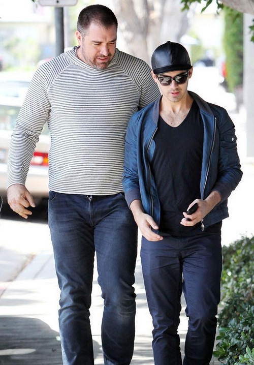 The Jonas Brothers Attend Therapy Together – Report