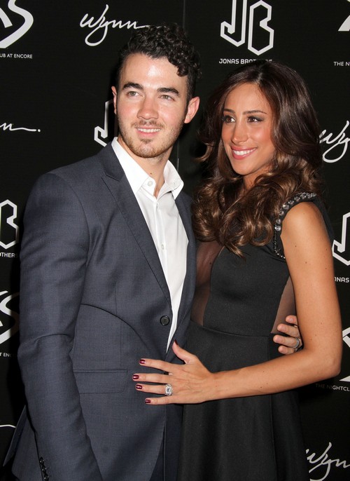 Kevin Jonas And Wife Danielle Jonas Fake Pregnancy For Ratings on Married To Jonas