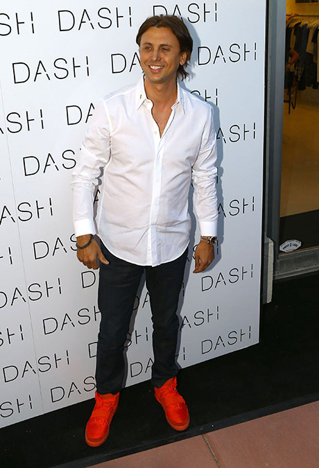 Jonathan Cheban’s Bodyguard Punches Random Knife-Carrying Guy In The Face – Necessary Protection Or Over The Top? (VIDEO)