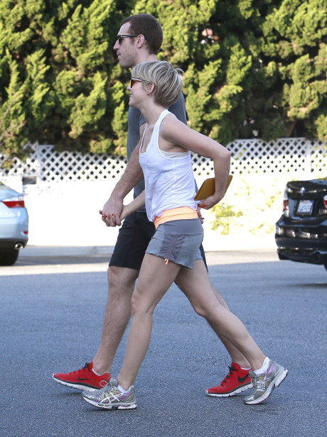 Julianne Hough Dating Brooks Laich, Canadian Ice Hockey Player – She’s Finally Over Ryan Seacrest! (PHOTOS)