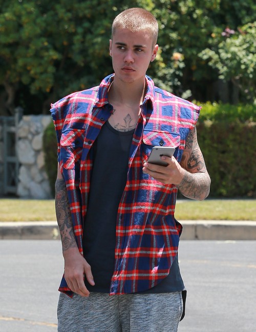 Justin Bieber Vacation: Purpose Tour On Hold After Awards Show Rant?
