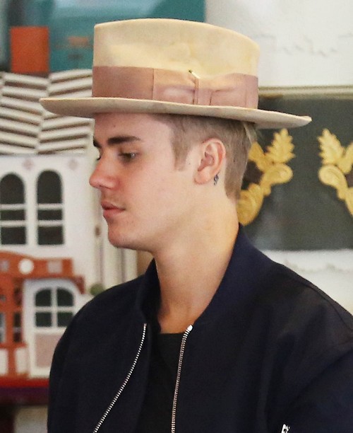 Selena Gomez Heartbroken Over Justin Bieber, Ariana Grande Dating Hook Up: Fears Justin Will Choose Diva