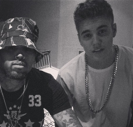 Justin Bieber And Chris Brown Collaboration: Two Troublemakers Hit The Studio And ‘Do 1 For The Fans’! (PHOTO)