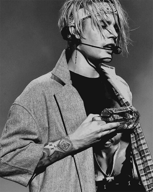 Selena Gomez Reunites With Justin Bieber At Recent Concert – After SelGo’s Hookup With Wiz Khalifa?