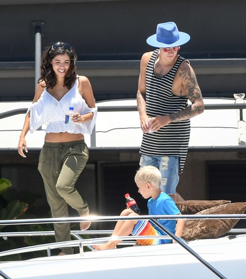 Justin Bieber Dating Selena Gomez Look-Alike: Photos on Yacht with New Girlfriend and Brother Jaxon