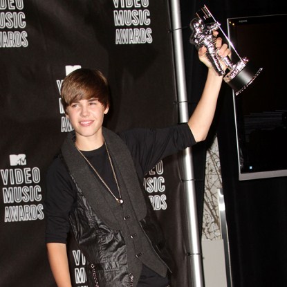 Justin Bieber Wants Robert Pattinson To Help Him Pick Up Girls