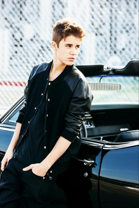 Justin Bieber Gets In The Ring With Floyd Mayweather And Survives! (Photo)