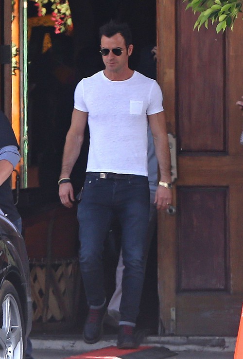 Justin Theroux Abandons Jennifer Ansiton For Emmy 2014 After-Party – Big Ring Break-Up?