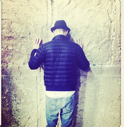 Justin Timberlake Prays at Western Wall In Jerusalem – Shows Solidarity With Israel and Jews – Receives Anti-Semitic Anti-Israel Backlash