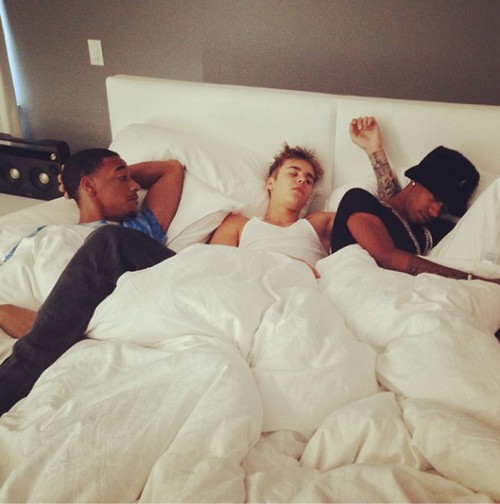 See Justin Bieber Cuddle In Bed With Lil Za And Lil Twist – Normal Or Resting After Drug Fueled Night? (PHOTO)