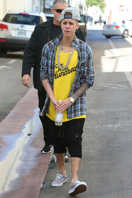 Justin Bieber’s DUI Defense: Claims He had a Hairline Fracture on His Right Foot – Threw off His Sobriety Test!