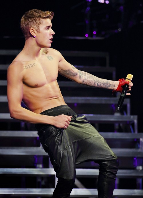 WATCH Justin Bieber Egg Attack Neighbor’s House  – Police Called For Felony Vandalism (VIDEO)