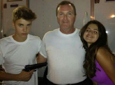 Justin Bieber Ready To Kill His Dad And Selena Gomez Approves (Photo)!