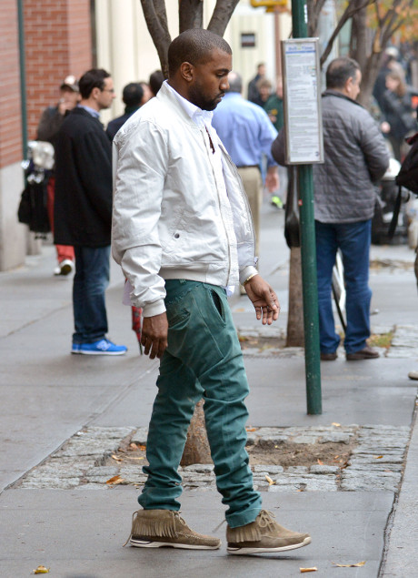 Kanye West Warns President Obama: You Should NEVER Talk Bad About Kim Kardashian Again! (VIDEO)