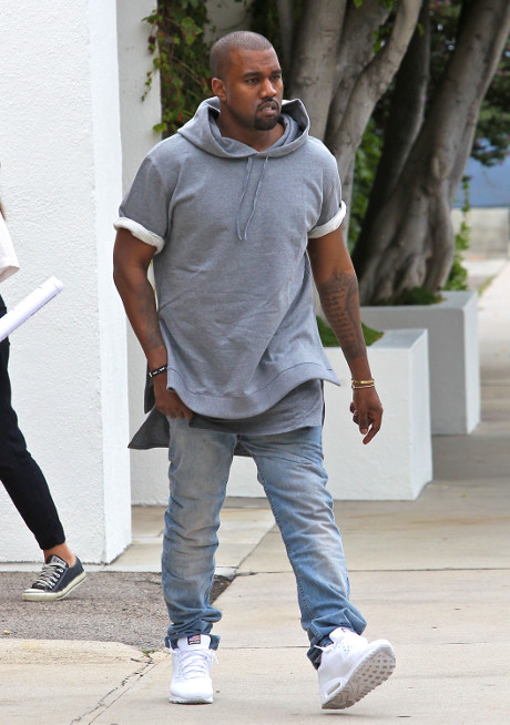 Kanye West Explodes on Paparazzo at Airport — Attacks the Camera and Shouts in his Face! (VIDEO)
