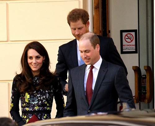 Kate Middleton Struggling With Parenthood: Secretly Seeks Website Advice?