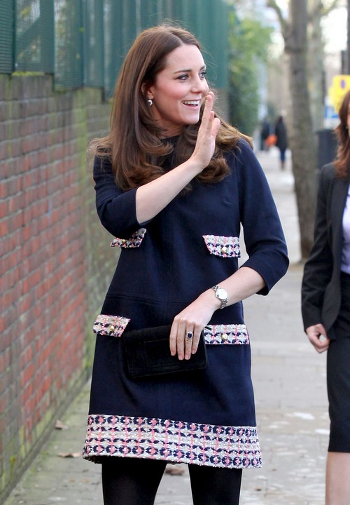 Pregnant Kate Middleton Visits Barlby Primary School With Baby Bump – Forced To Join Twitter and Instagram? (PHOTOS)