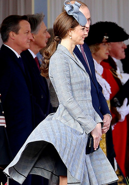 Kate Middleton: Pregnant Baby Bump Red Carpet Pics After Underwear Wardrobe Malfunction and Action on Addiction Gala Pics (PHOTOS)