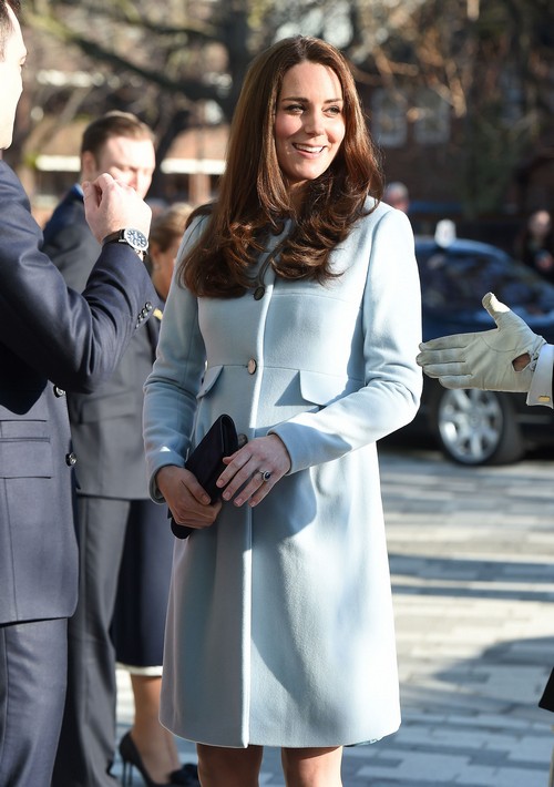 Pregnant Kate Middleton Forced To Make Appearance At Hospital School – Royals Still Trying To Bury Disastrous Scandal?