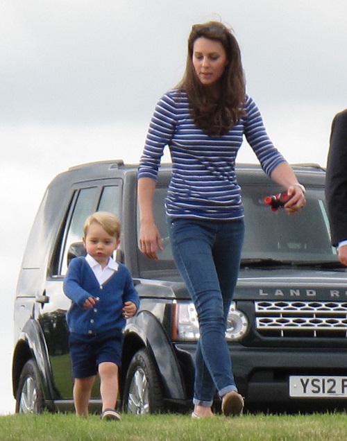 Kate Middleton Plays With Prince George At Polo Match: Reveals Baby Weight Loss 6 Weeks After Princess Charlotte Birth (PHOTOS)