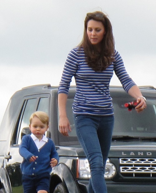 Kate Middleton Postpartum Depression Puts Third Baby Plans On Hold: Queen Elizabeth Makes it Worse!