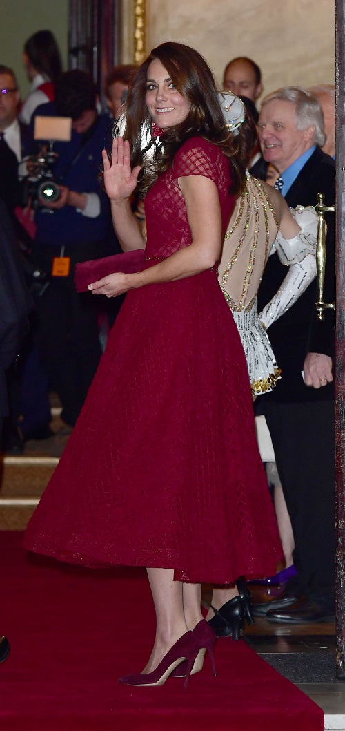 Kate Middleton’s Parenting Skills Slammed: Prince George Without Seatbelt In Moving Car?