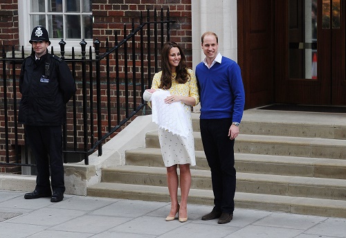 Kate Middleton Depressed After Giving Birth To Princess Charlotte – Prince William Can’t Get Her To Leave The House!