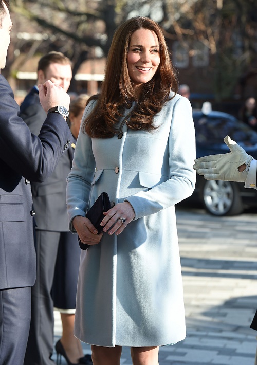 Kate Middleton Exhausted: Shows Off Growing Baby Bump At Goring Hotel While Prince William Visits China