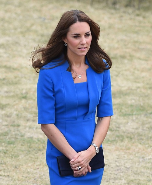 Kate Middleton Pregnant: Baby Bump Hidden at Amner Hall – Kensington Palace Won’t Comment on Miscarriage or Pregnancy Rumors (PHOTOS)