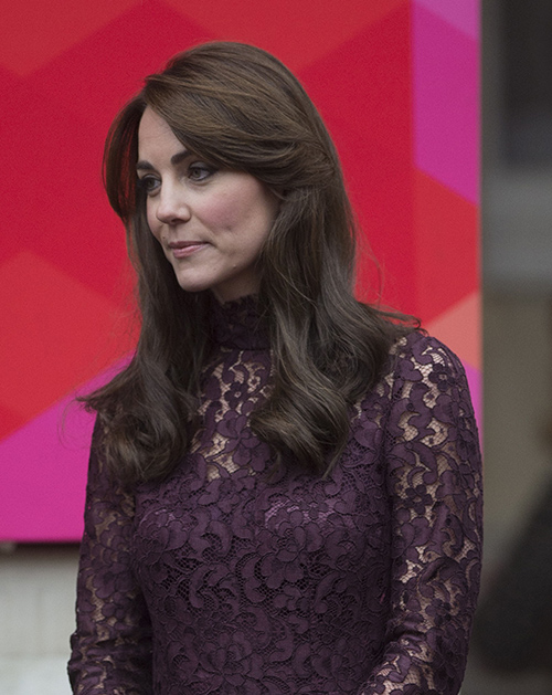 Kate Middleton First State Dinner Alongside Queen Elizabeth & Prince William – Honors China – Stuns In Tiara