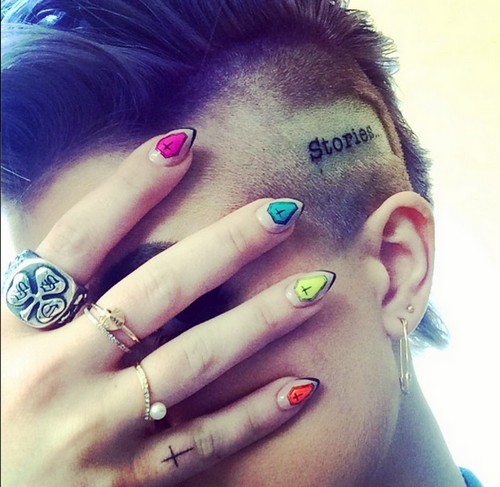 Kelly Osbourne Tattoos Head With ‘Stories’ – She Can’t Get Any Uglier – Sharon Disgusted (PHOTO)