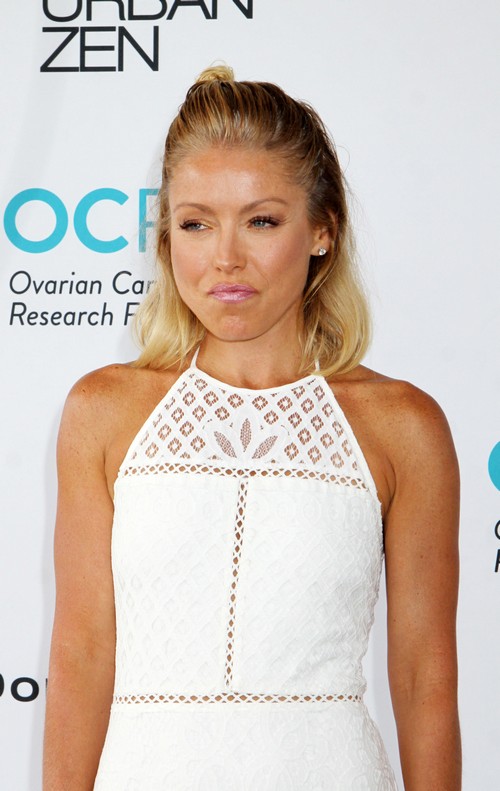 Kelly Ripa Looks Stressed, Bloated After Michael Strahan Fallout in New Photos