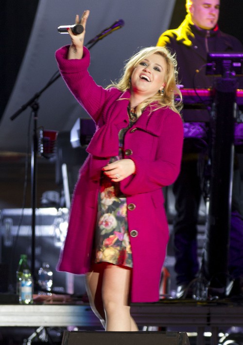 Kelly Clarkson To Divorce Brandon Blackstock After Baby is Born – Cheating Scandal Fallout?