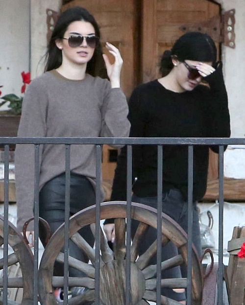 Kendall Jenner, Kylie Jenner Score Own Reality TV Show – Kim Kardashian And Sisters Fear Show Will Overthrow KUWTK!