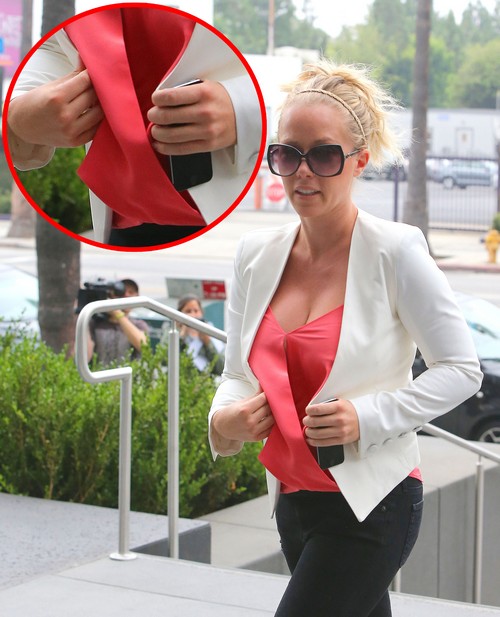 Kendra Wilkinson Divorce: Cheated With Shawne Merriman Before Hank Baskett’s Transgender Hook-Up