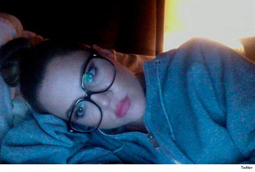 Khloe Kardashian Posts Picture With North West (PHOTOS)