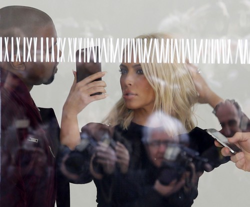Kim Kardashian Divorce: Kimye Fight Over Pregnancy and Fertility Woes, Kanye West Puts Split On Hold?