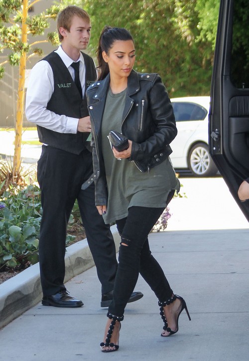 Kim Kardashian Pregnant: Accidentally Admits To Second Pregnancy on Twitter? (PHOTOS)