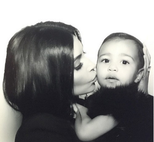 Charlie Sheen Rants Against Kim Kardashian on Twitter Over Little Girl’s Autograph Refusal