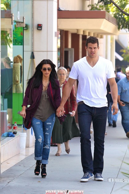 Stop The Press!  Kim Kardashian Gets Her Hair Cut!